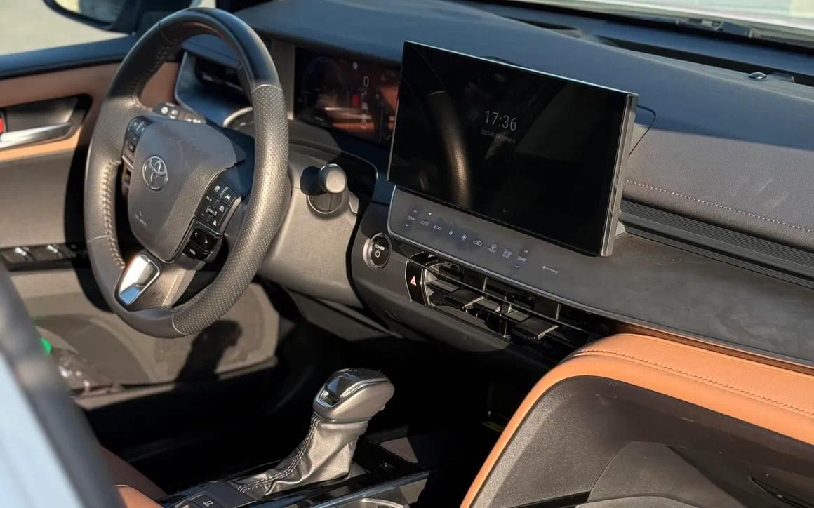 Toyota Camry - image 4