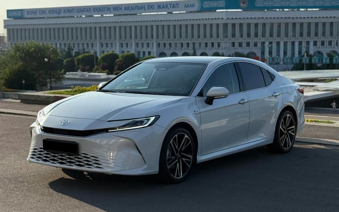 Toyota Camry - image 1