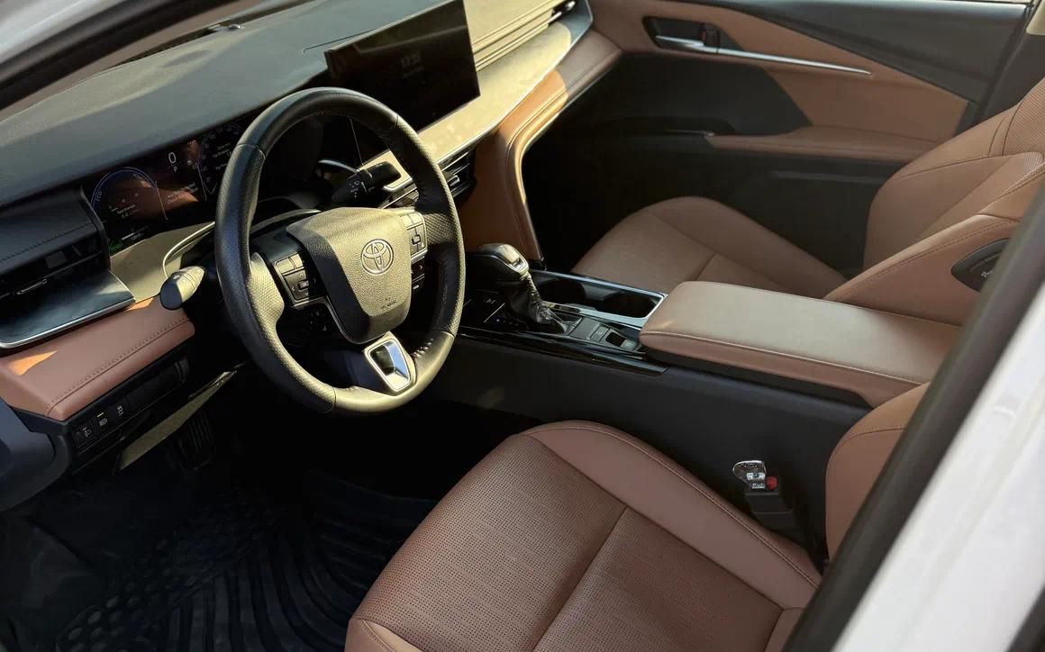 Toyota Camry - image 3