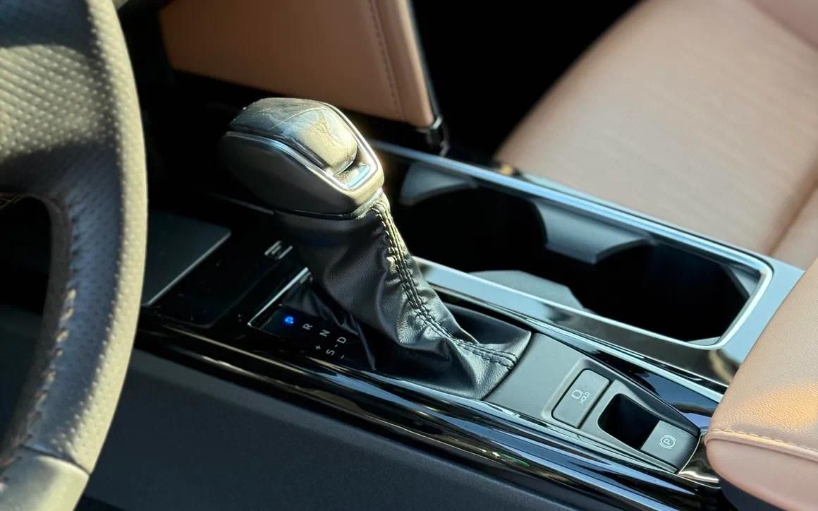 Toyota Camry - image 7