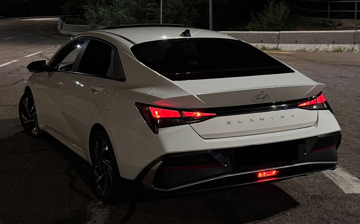 Hyundai Elantra - image 2