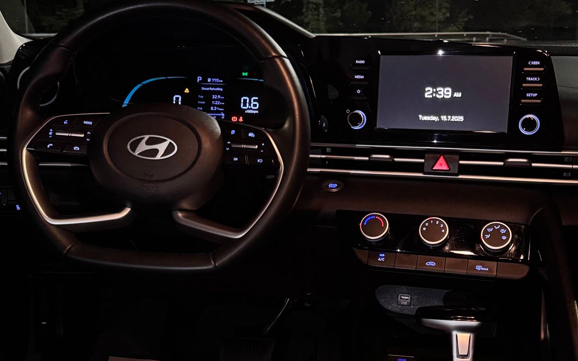Hyundai Elantra - image 3