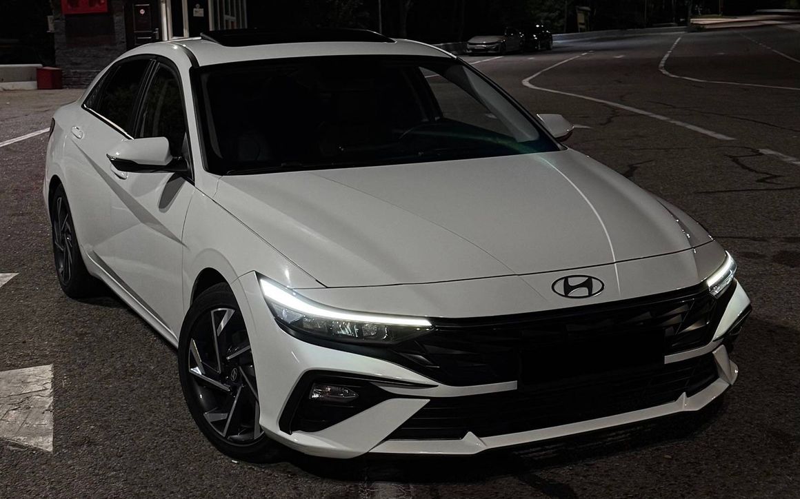 Hyundai Elantra - image 1