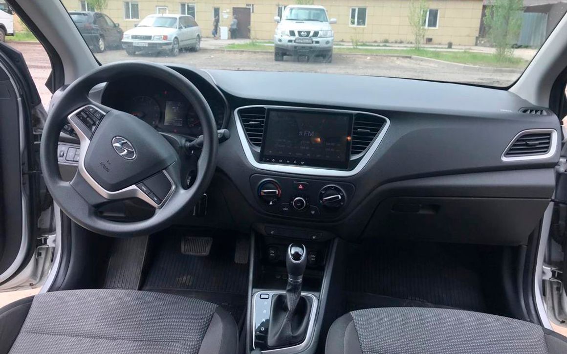 HYUNDAI ACCENT - image 2