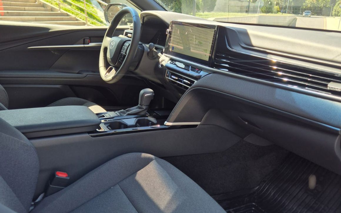 Toyota Camry 80 - image 6