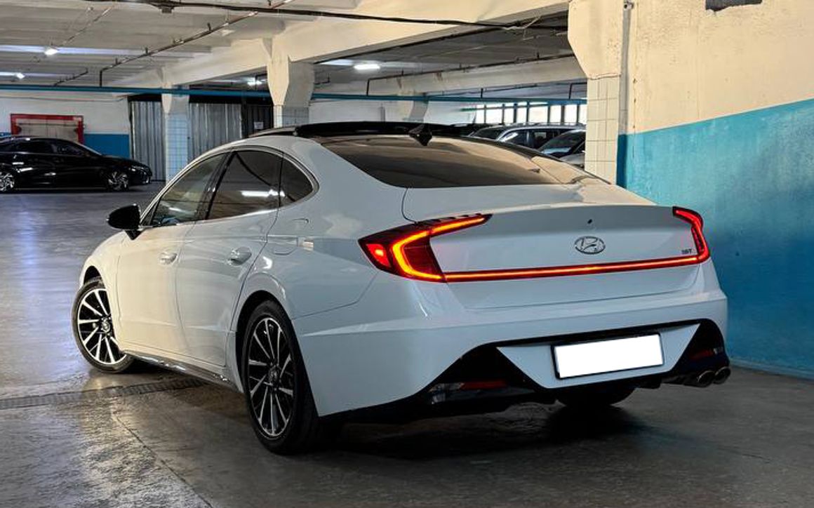 Hyundai Sonata - image 2