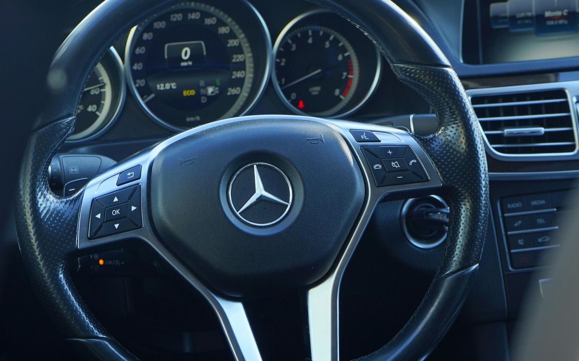 Mercedes-Benz E200 - image 6