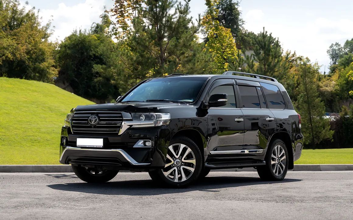 Toyota Land Cruiser 200 - image 1