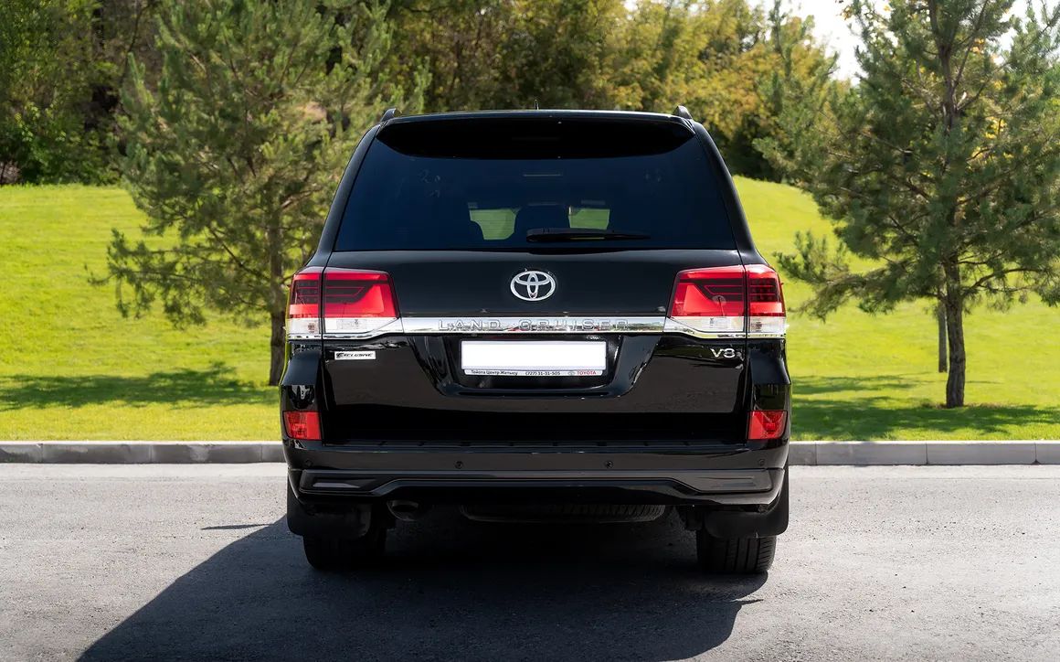 Toyota Land Cruiser 200 - image 4