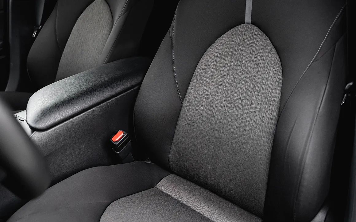 Toyota Camry - image 7