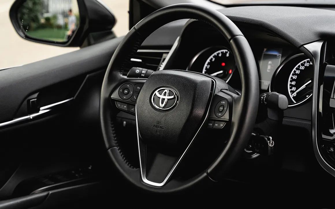 Toyota Camry - image 5