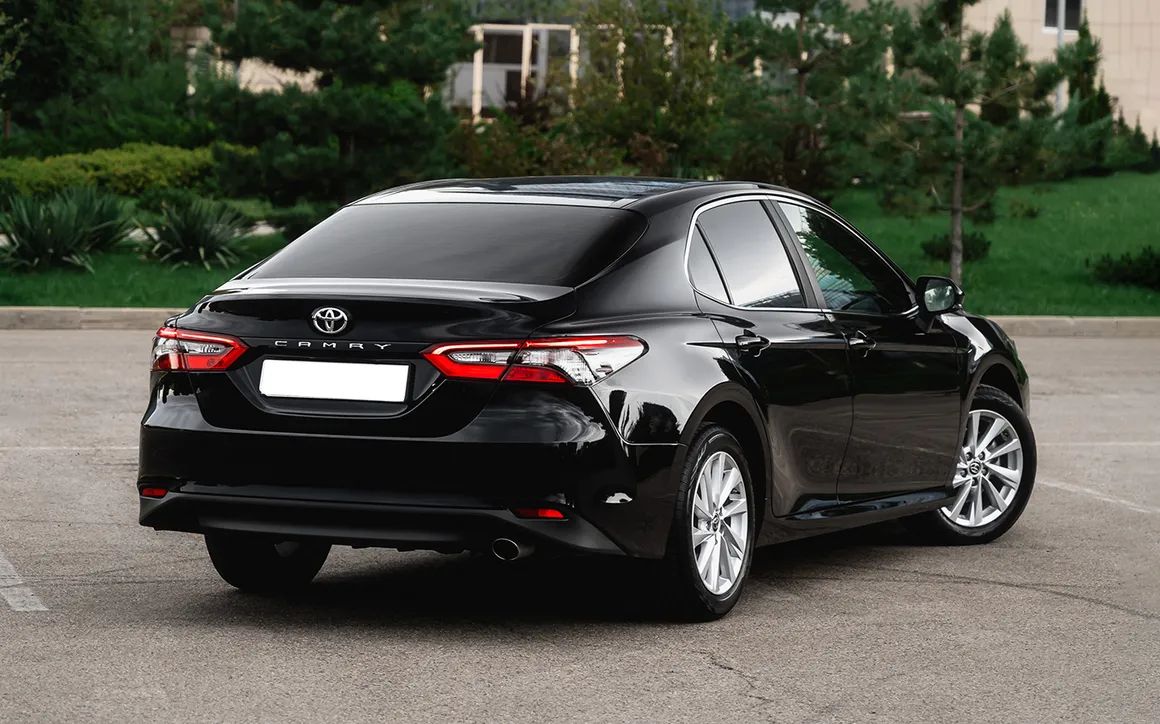 Toyota Camry - image 3