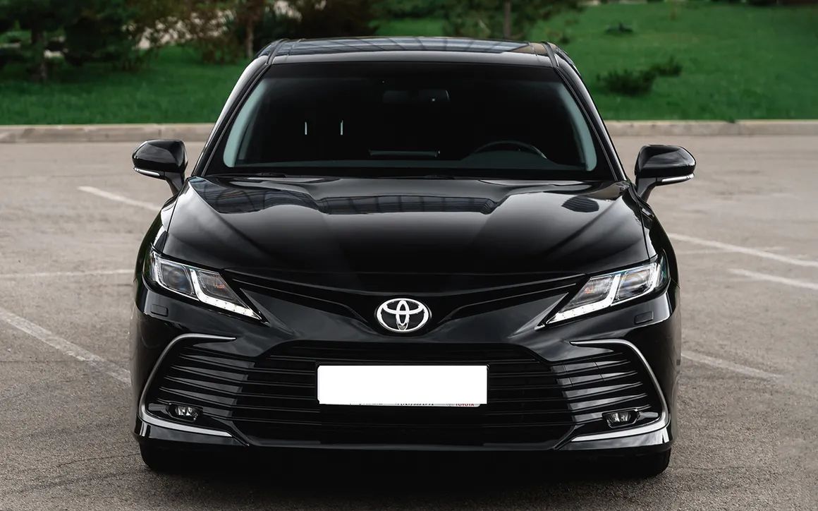 Toyota Camry - image 2
