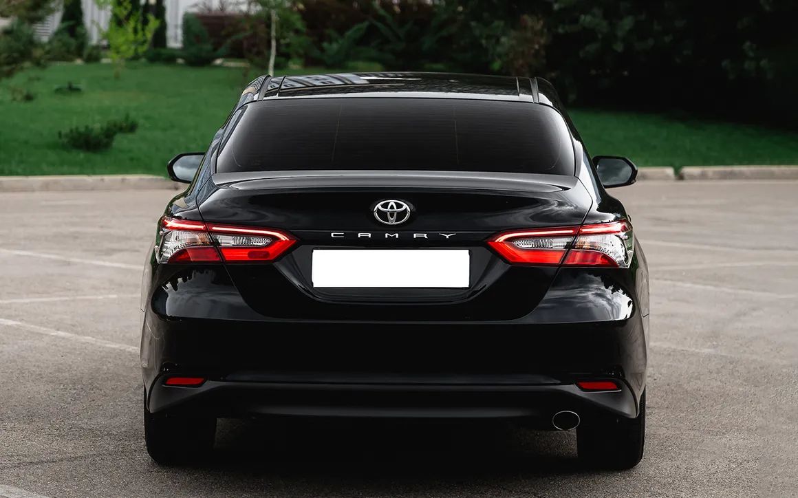 Toyota Camry - image 4