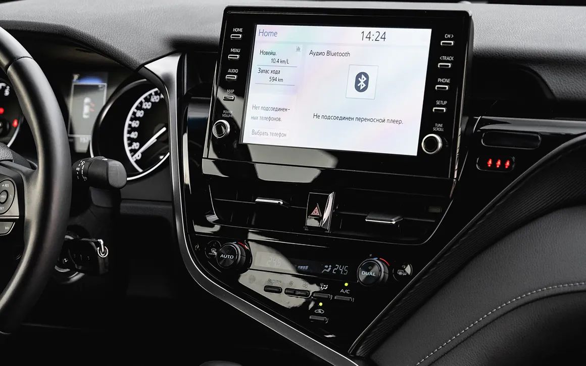 Toyota Camry - image 8