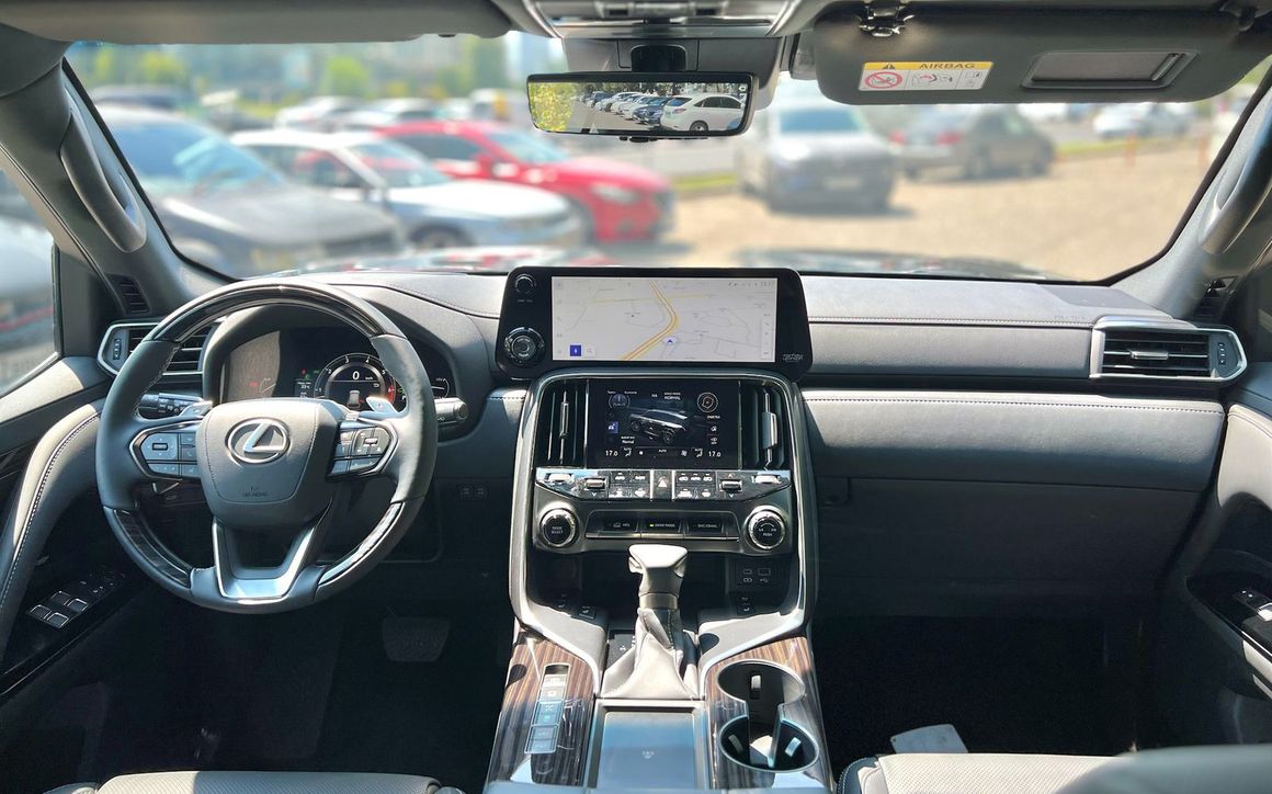LEXUS LX 600 - image 9