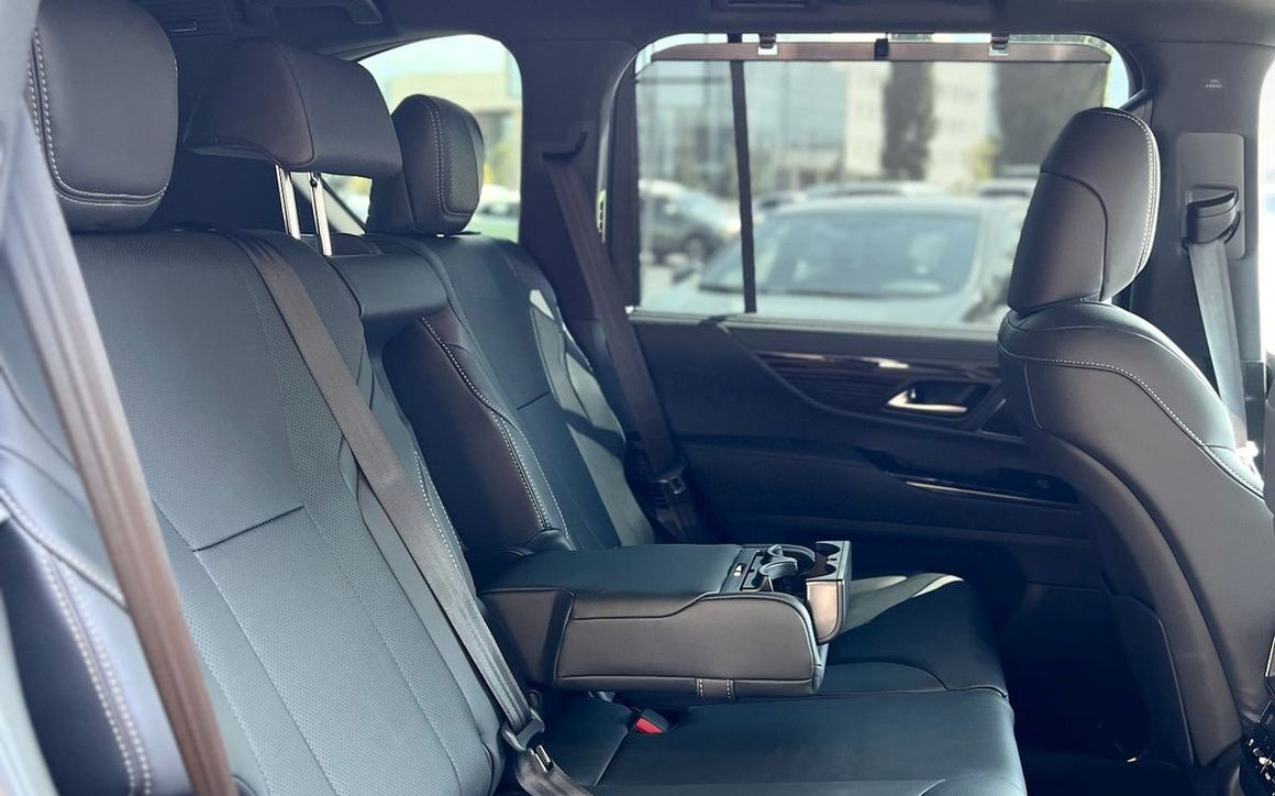 LEXUS LX 600 - image 10