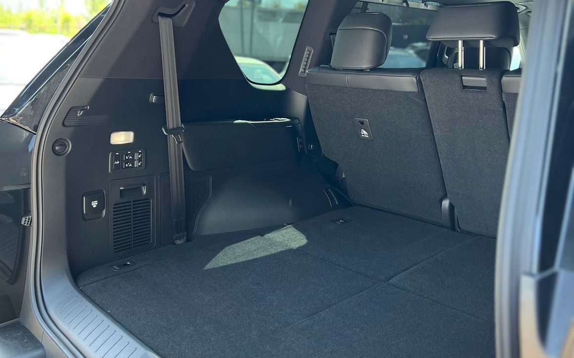 LEXUS LX 600 - image 7
