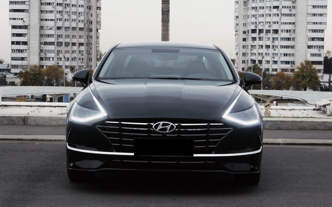 Hyundai Sonata - image 2