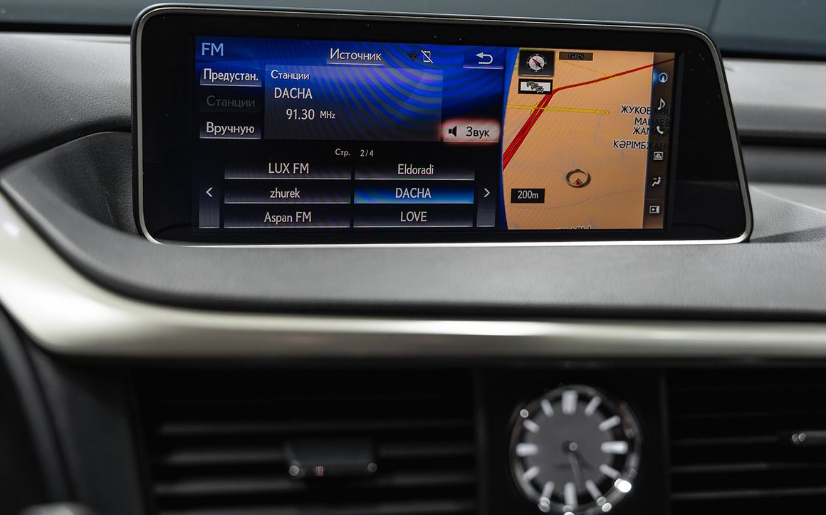 Lexus RX200t - image 12