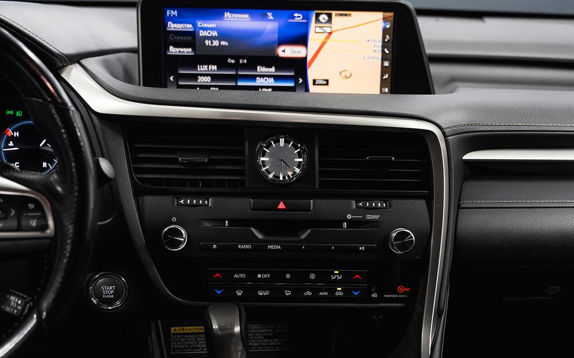 Lexus RX200t - image 11