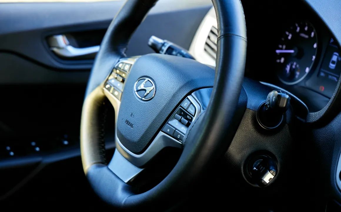 Hyundai Accent - image 17