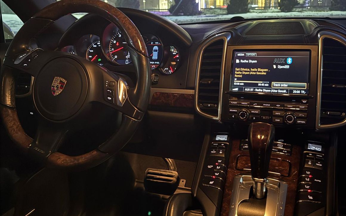 Porsche Cayenne - image 3