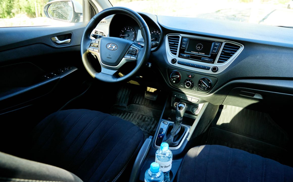 Hyundai Accent - image 10