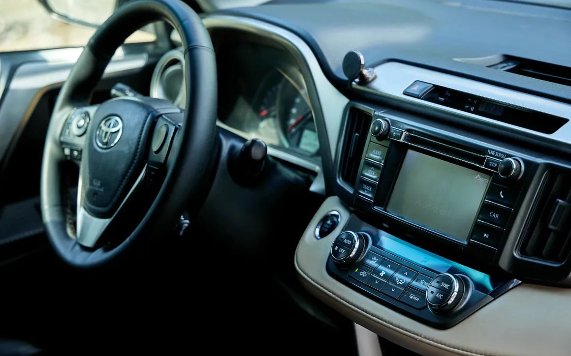 Toyota RAF4 - image 13