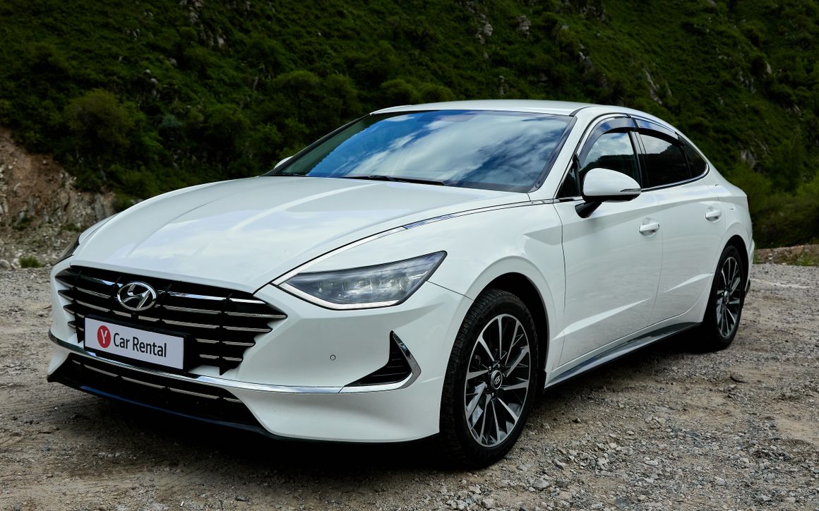 Hyundai Sonata - image 1