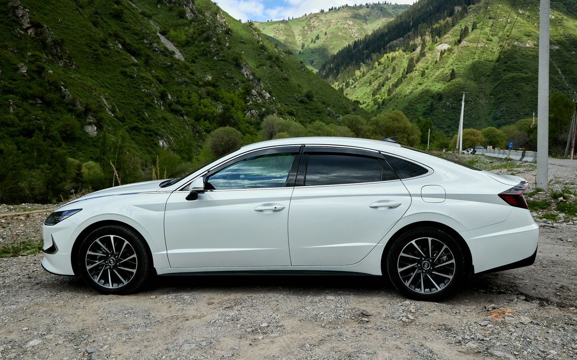Hyundai Sonata - image 2