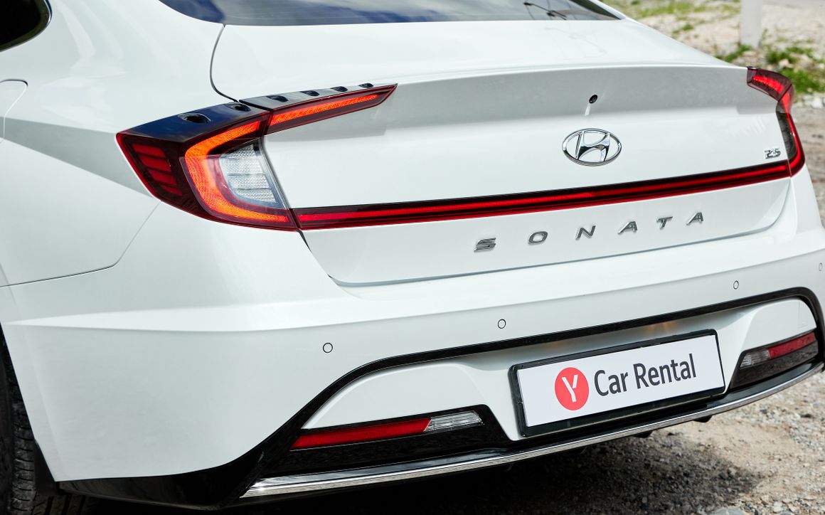 Hyundai Sonata - image 12
