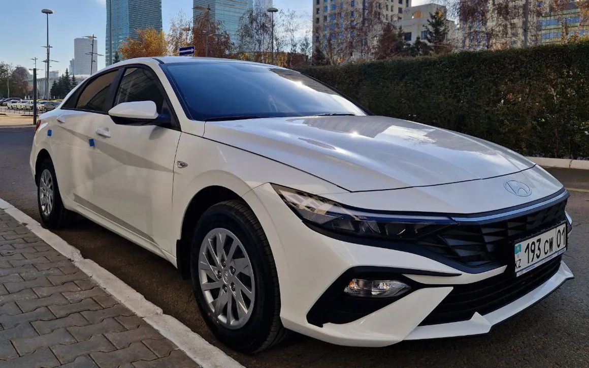 HYUNDAI ELANTRA - image 4