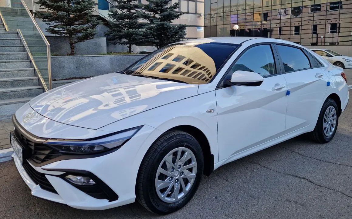 HYUNDAI ELANTRA - image 1