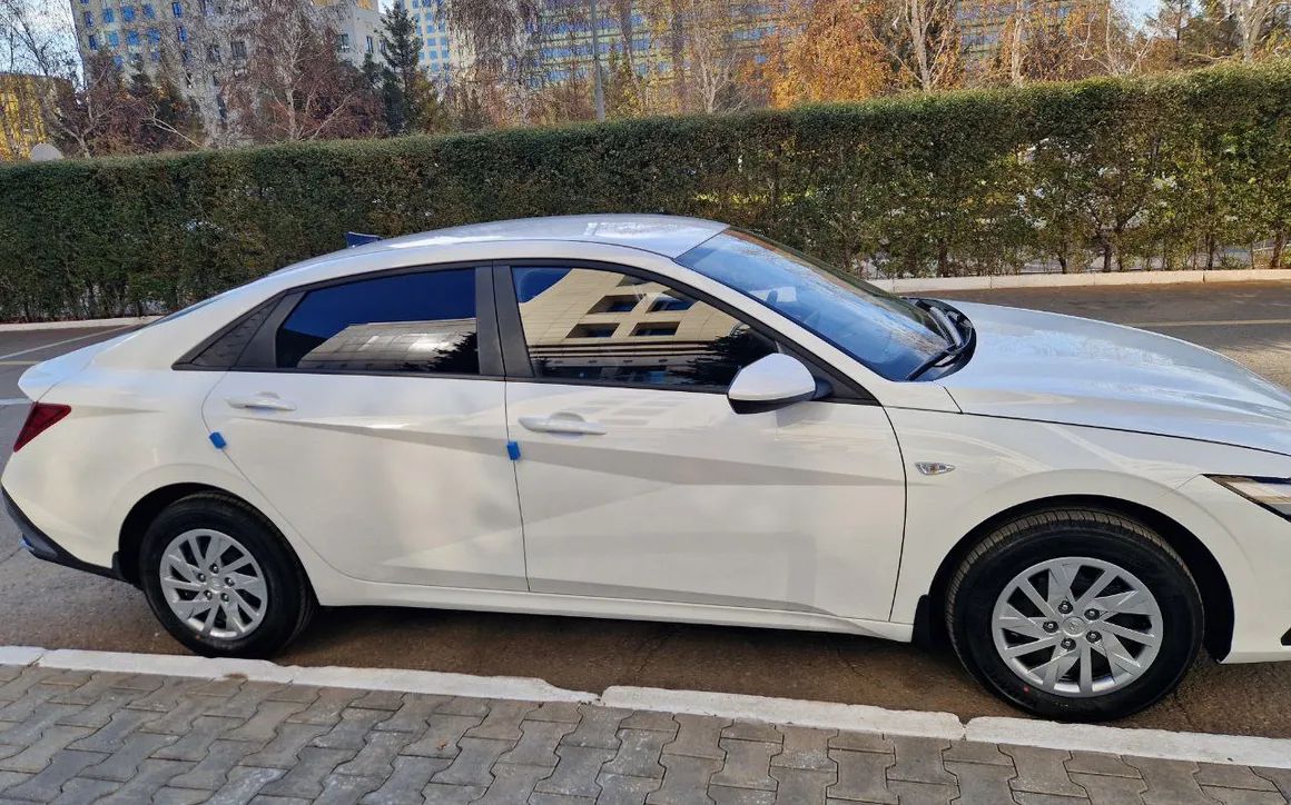 HYUNDAI ELANTRA - image 5