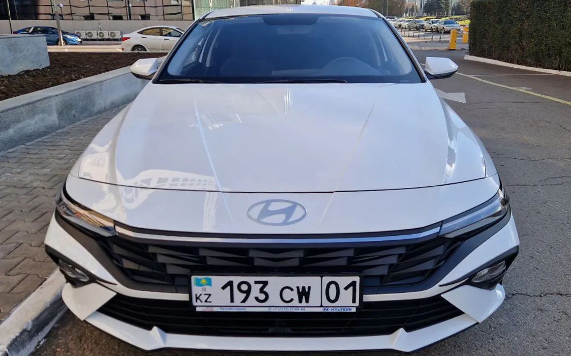 HYUNDAI ELANTRA - image 3