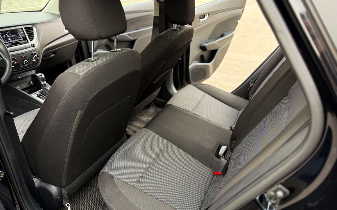 Hyundai Accent - image 9