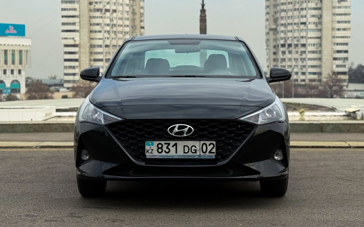 Hyundai Accent - image 3