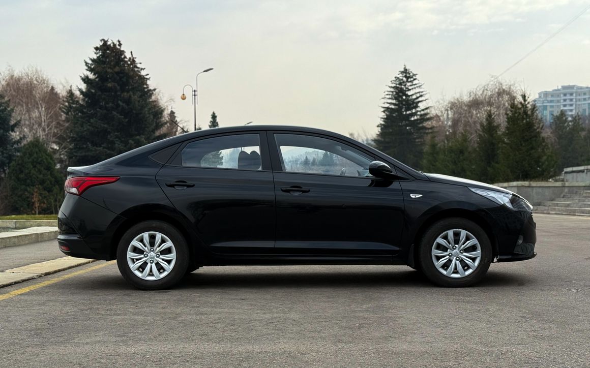 Hyundai Accent - image 4