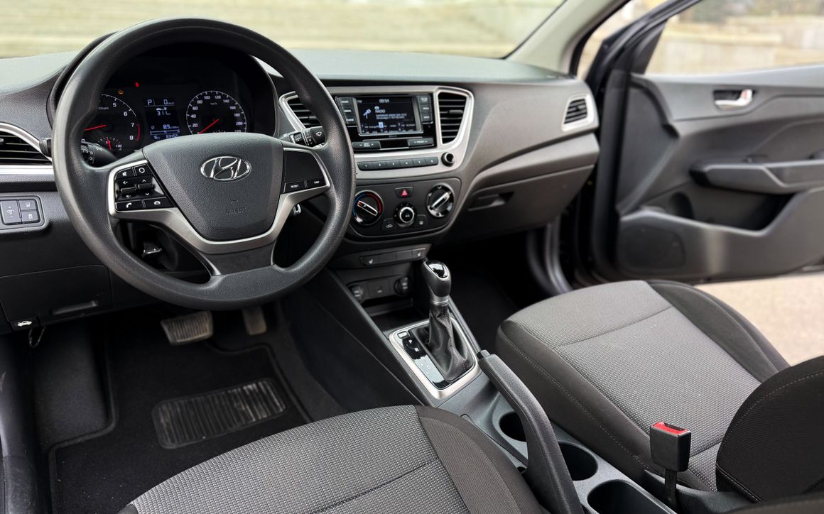 Hyundai Accent - image 8