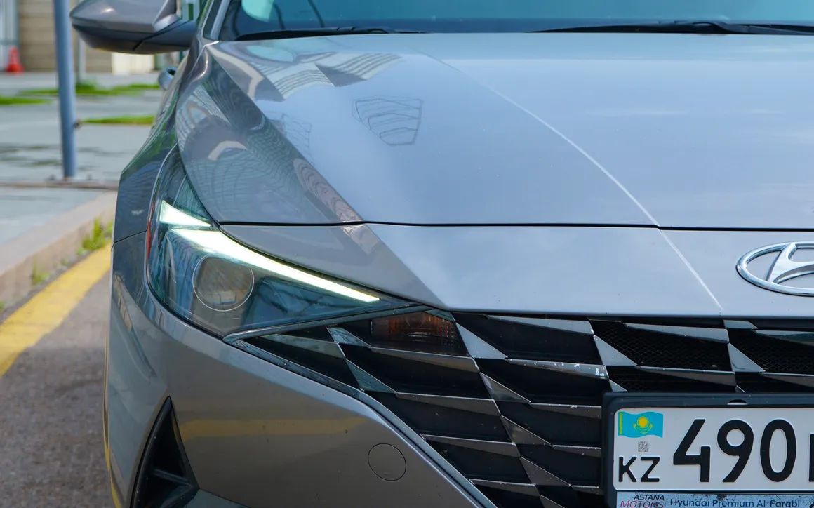 Hyundai Elantra - image 5