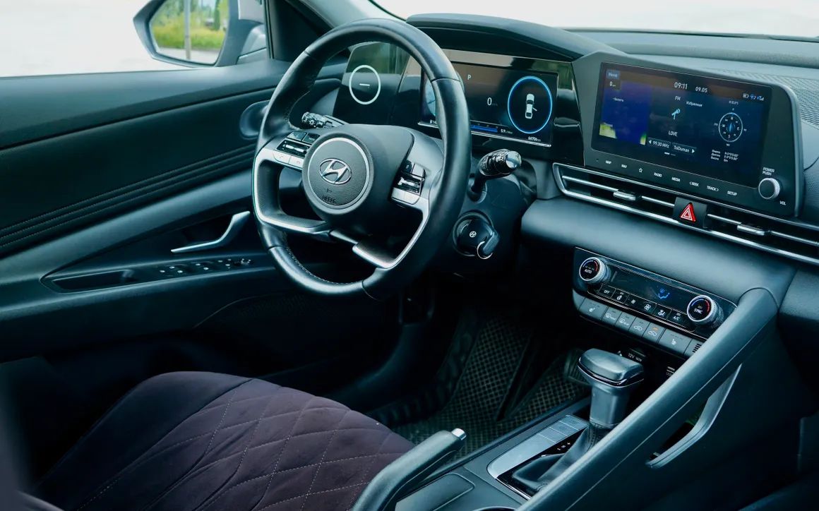 Hyundai Elantra - image 8