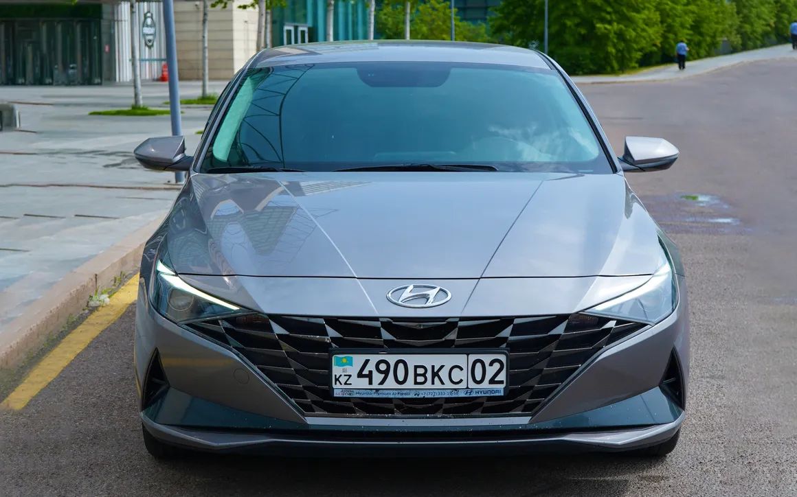 Hyundai Elantra - image 2