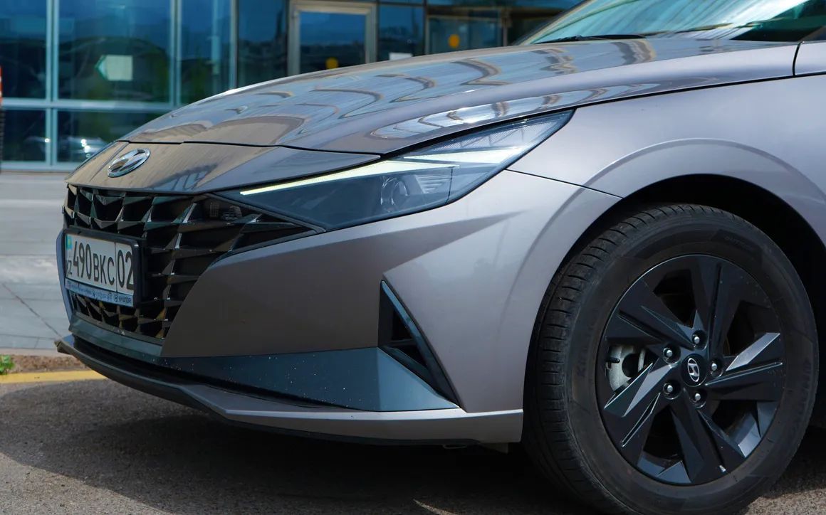 Hyundai Elantra - image 7