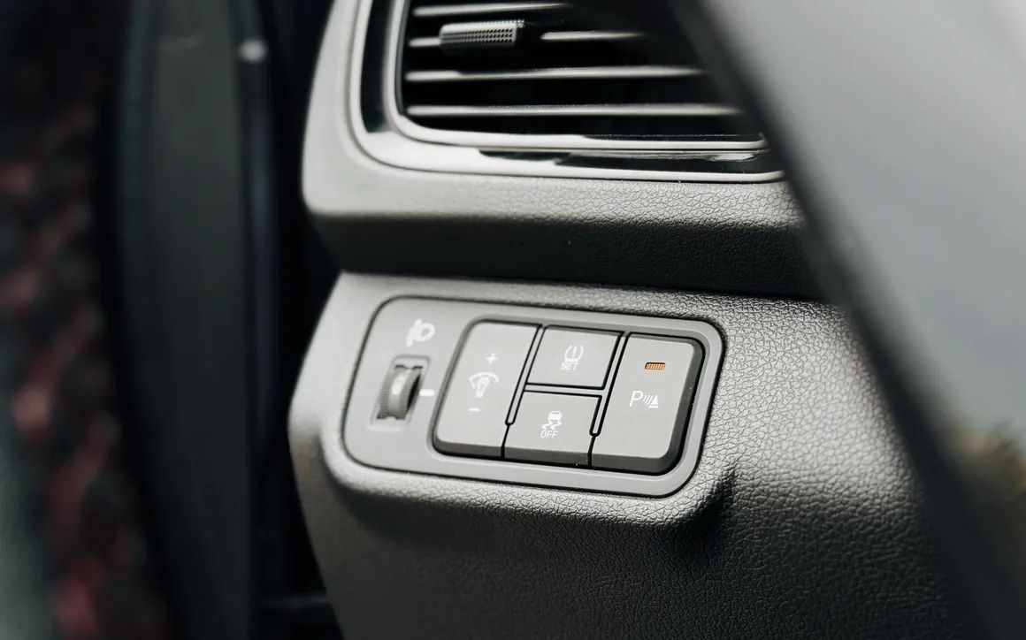 Hyundai Accent - image 5