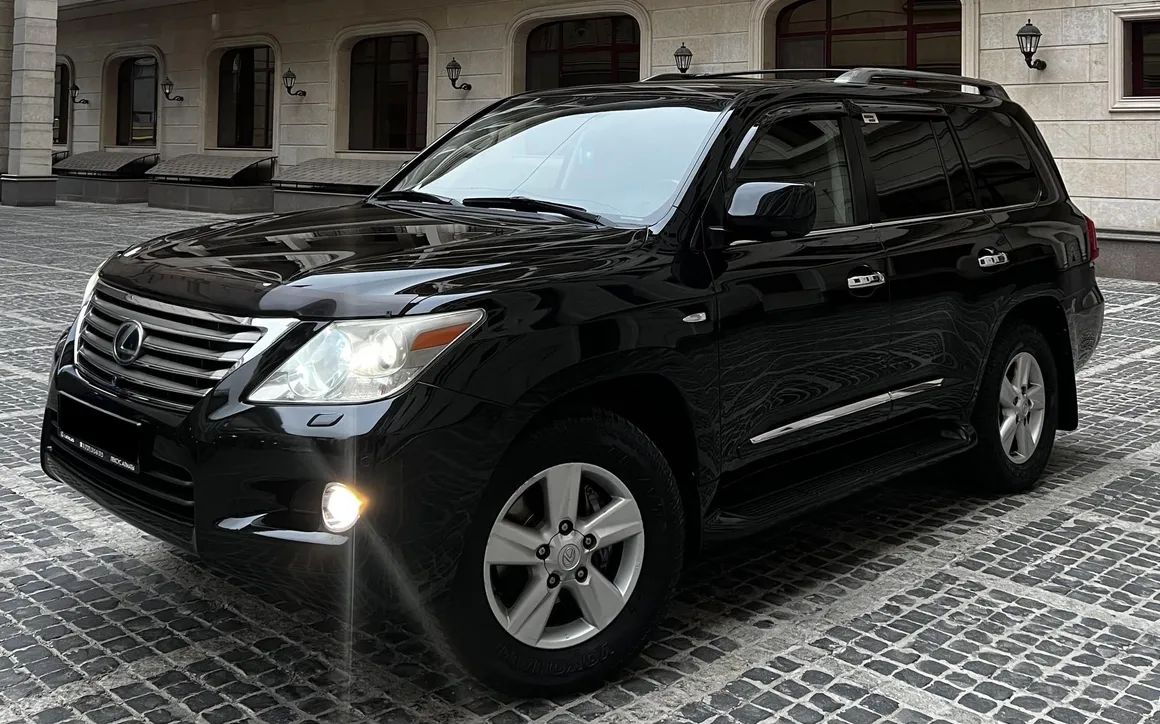 LEXUS LX 570 - image 1