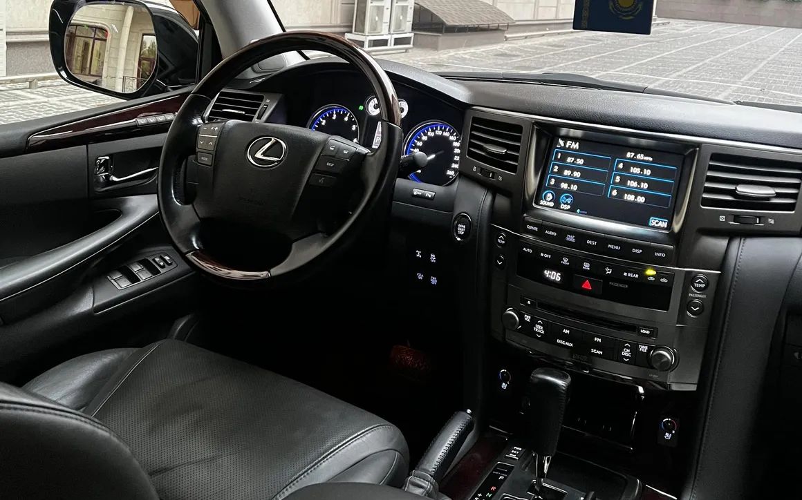 LEXUS LX 570 - image 7