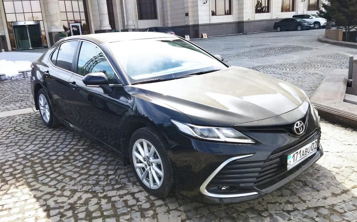 Toyota Camry 75 - image 1