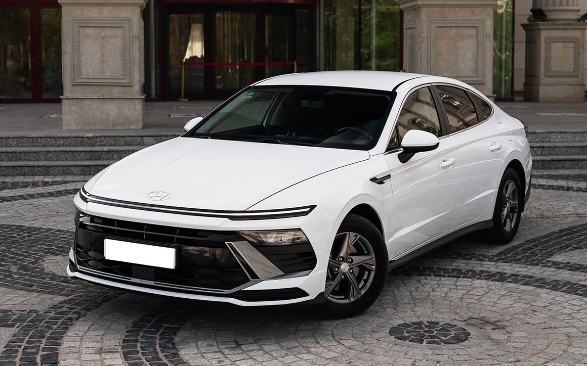 Hyundai Sonata - image 1