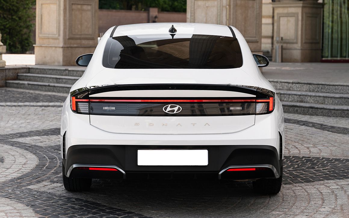 Hyundai Sonata - image 4